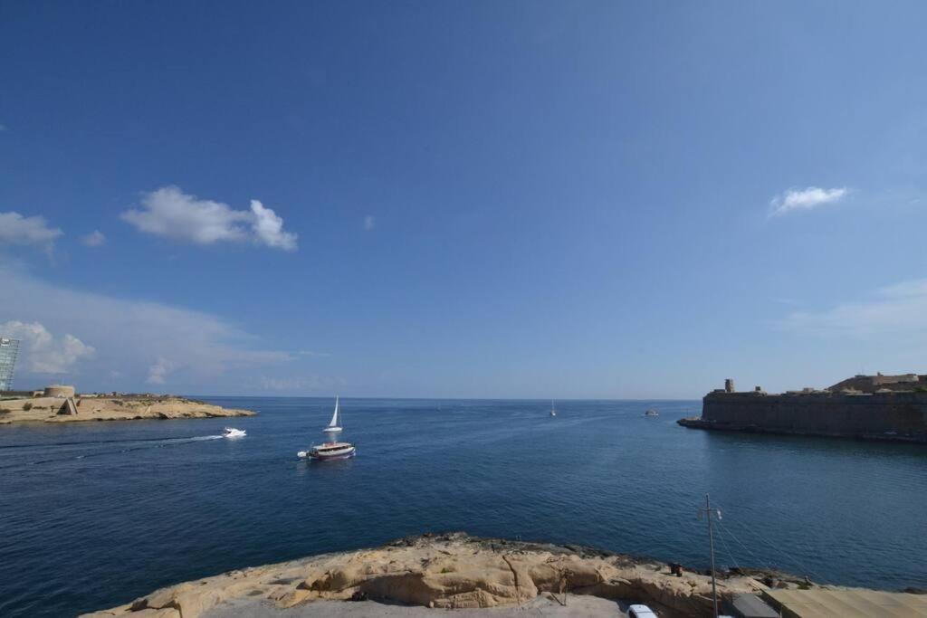 Vallettadreamsuites Groud Floor Shared Sea View Rooof Terrace Exteriör bild